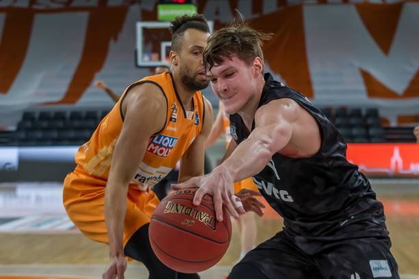 纽卡斯尔的 纽卡斯尔的